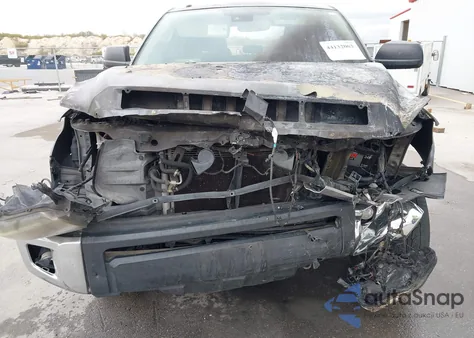 2018 Toyota Tundra Sr5 5.7L V8 z USA, uszkodzony, nr VIN 5TFEY5F13JX238882